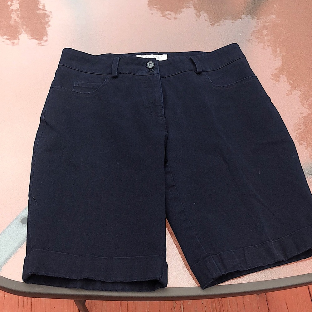 Women’s TravelSmith Navy Bermuda Cotton Shorts, Size 6P, in Excellent Condition.